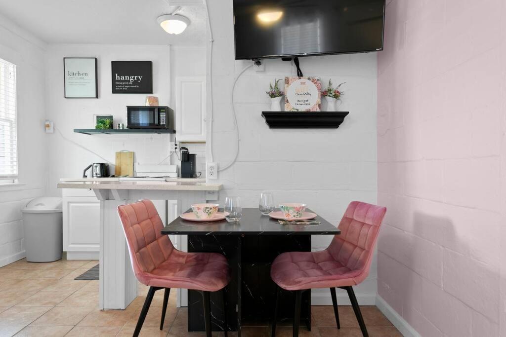 The Pink Oasis Waterfront 1 Bed Apt Apartment Tampa Exterior foto