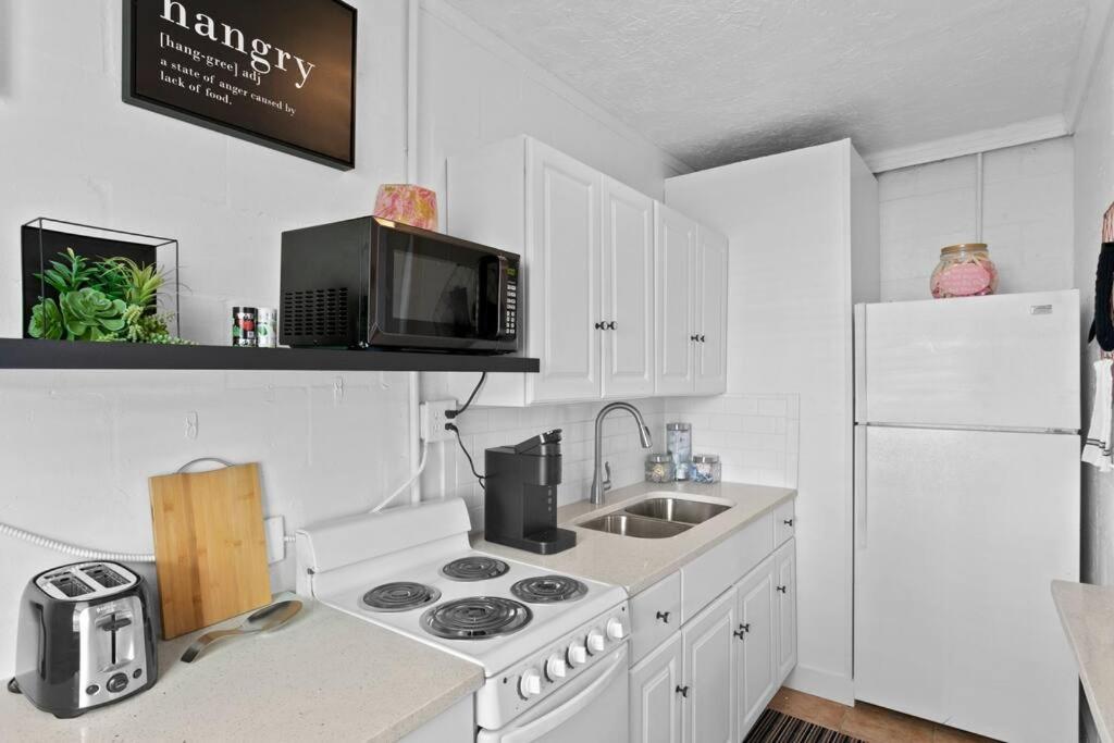 The Pink Oasis Waterfront 1 Bed Apt Apartment Tampa Exterior foto