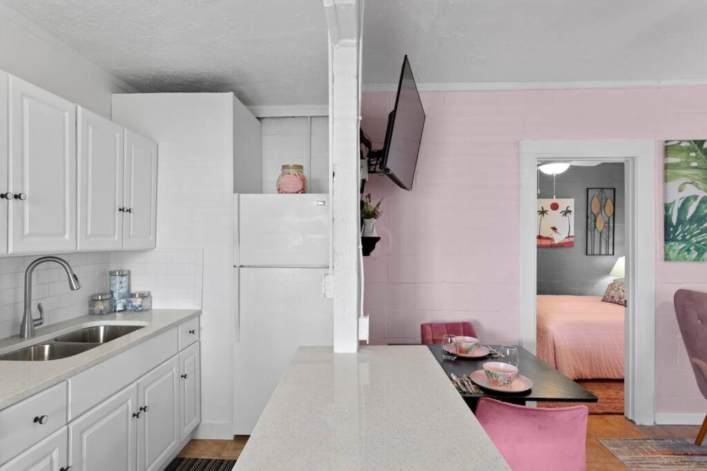 The Pink Oasis Waterfront 1 Bed Apt Apartment Tampa Exterior foto