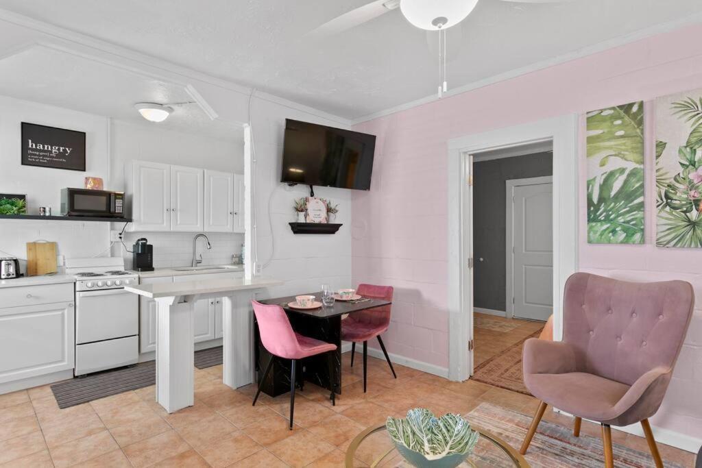 The Pink Oasis Waterfront 1 Bed Apt Apartment Tampa Exterior foto